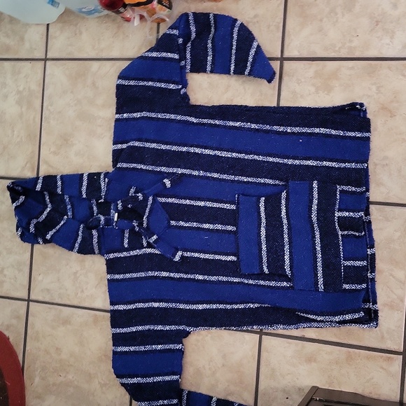 Sweaters - Picture 3 of 7